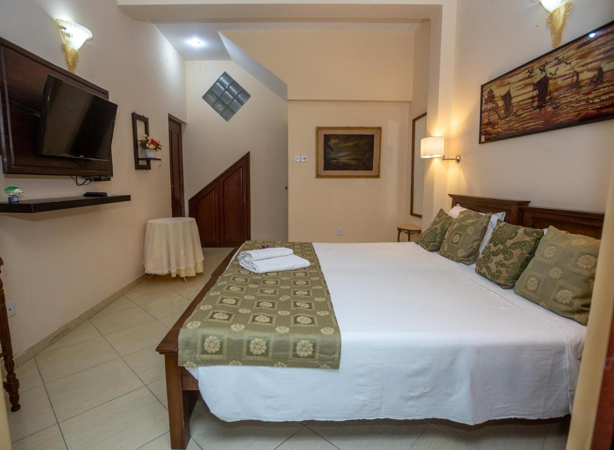 Fort Thari Inn Гале Екстериор снимка