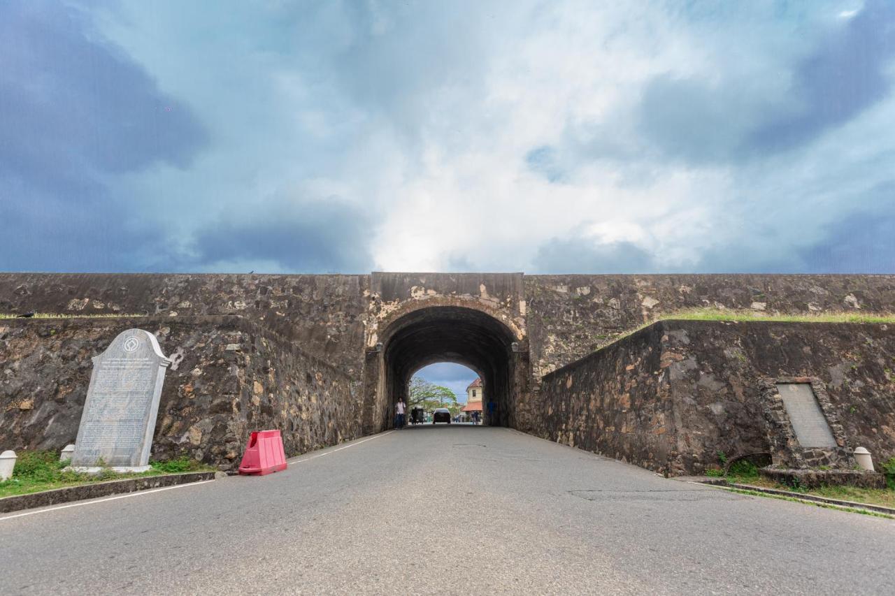 Fort Thari Inn Гале Екстериор снимка