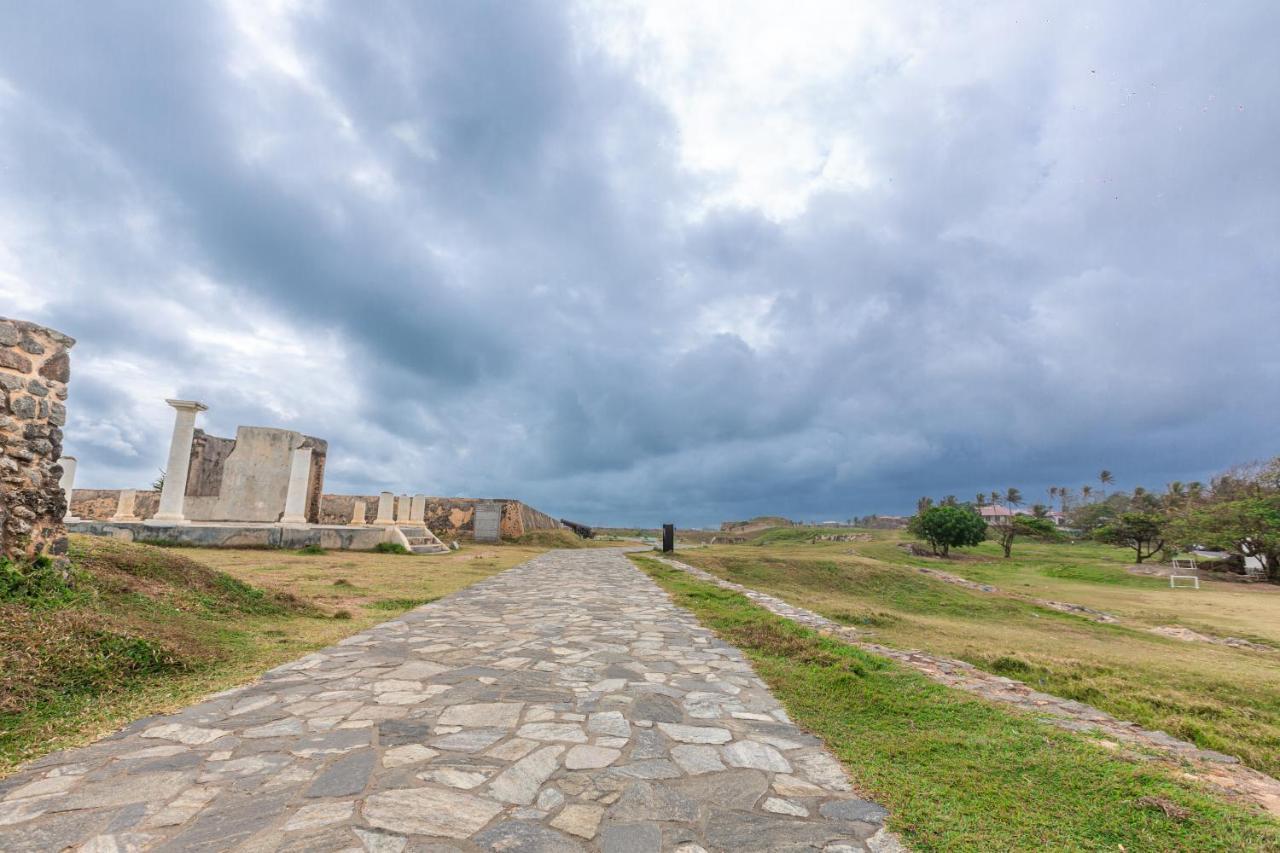 Fort Thari Inn Гале Екстериор снимка