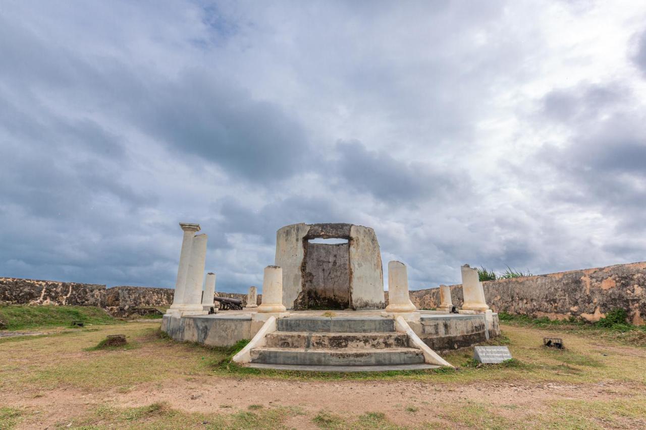 Fort Thari Inn Гале Екстериор снимка