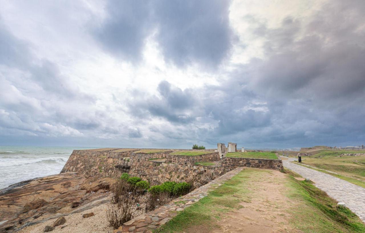 Fort Thari Inn Гале Екстериор снимка