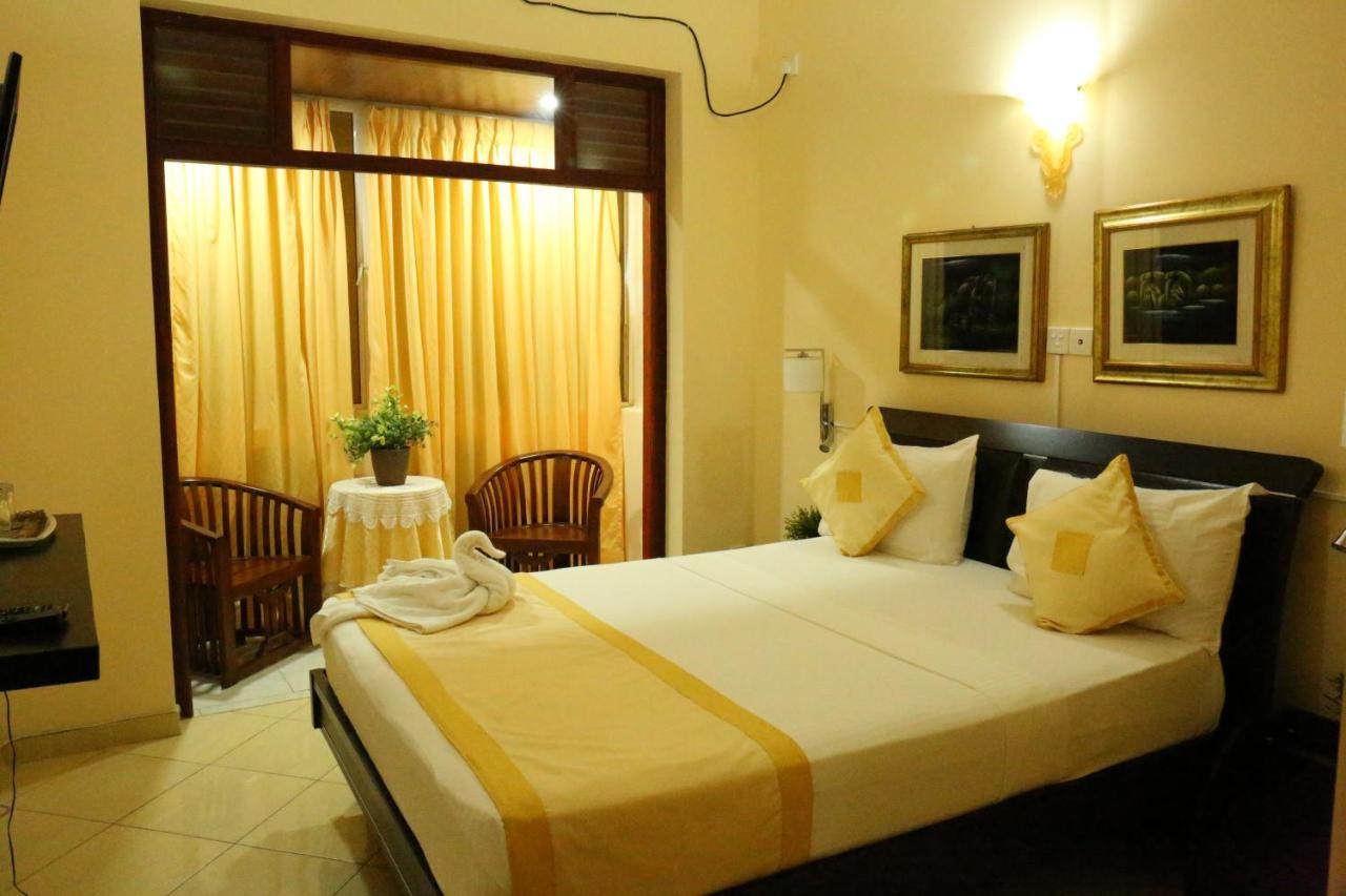 Fort Thari Inn Гале Екстериор снимка